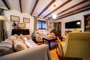 a living room with a couch and a table at La Jacaranda in Hornachuelos