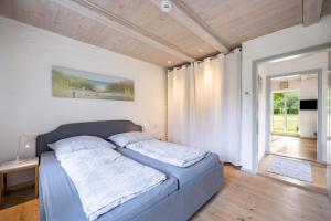 a bedroom with a bed in a room at Wohnung 1 Terrassenwohnung in Stockelsdorf