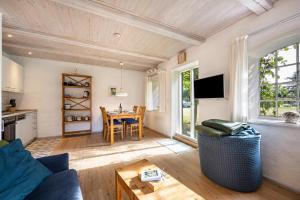 a living room with a table and a kitchen at Wohnung 1 Terrassenwohnung in Stockelsdorf