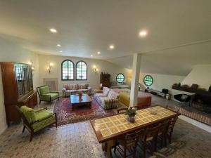 a living room with a couch and a table at Villa Gioia sui colli Euganei in Torreglia