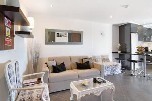 a living room with a couch and a table at Apartamento Freire in Portimão +12 photos