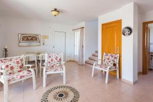 a dining room with a table and chairs at Carmen in Oliva