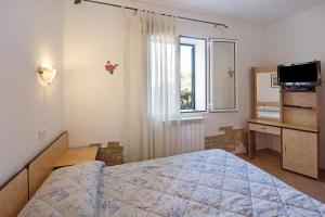 a bedroom with a bed and a window at Le Mimose Bilo4 bis in Imperia