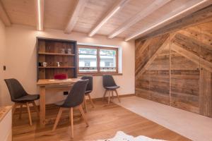 a room with a table and chairs and a barn door at Majon Baticher in Canazei