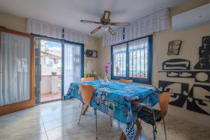 a dining room with a blue table and chairs at Maison Mer Peniscola in Peniscola