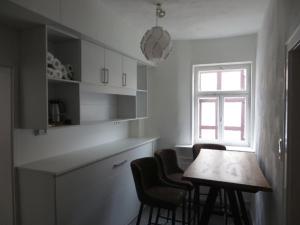 a kitchen with a table and chairs and a window at Ferienwohnung Pfieffetalblick in Spangenberg