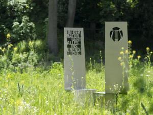 a sign in the middle of a field of grass at bund Ferienwohnung in Lenzen +2 photos