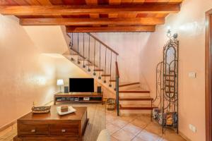 a living room with a staircase and a tv at Gran Drago in Valverde