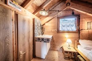 a bathroom with a sink in a wooden cabin at Chalet 6p Confort - Le bouvreuil in Verchaix +14 photos
