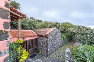 a house with a stone wall and a building at Gran Drago in Valverde