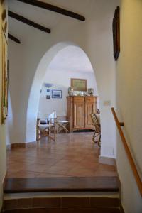 a hallway with an archway in a house at Villa Ibiscus in Porto Rafael