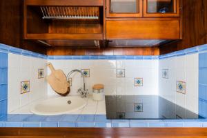 a bathroom with a sink and a bath tub at Mono Scilla Centro Storico Otranto in Otranto