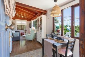 a kitchen with a table and chairs and a dining room at Finca la Florida in Icod de los Vinos