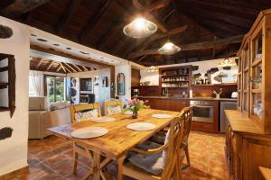 a dining room with a wooden table and chairs at Casa el Gordi in El Paso +23 photos