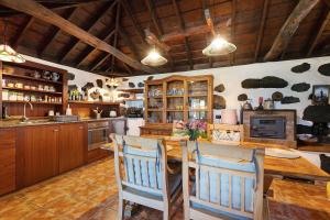 a large kitchen with a wooden table and chairs at Casa el Gordi in El Paso