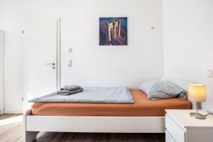 a bedroom with a bed with white walls at Himmelpforten Loft in Himmelpforten