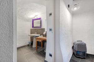 a bathroom with a sink and a desk with a mirror at La Guardiola I By Immobilux in Riva del Garda +18 photos
