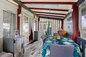 a caravan bedroom with a bed and a table and chairs at Mobilehome 5 personnes in Les Mathes