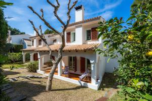 a view of the house from the garden at Can Botana 9 in Cala de Sant Vicenc