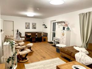 a living room with a couch and a dining room at Gemütliche Ferienwohnung in Drolshagen