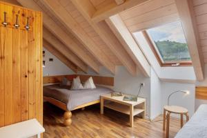a bedroom with a bed and a table and a window at Ferienhaus Eifel Atrium in Zweifelscheid