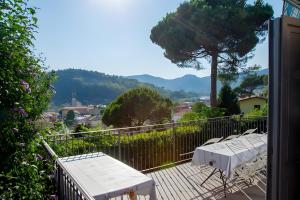 a balcony with a table and chairs and a view at Stanza in Villa Magica in Credaro