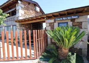 a gate in front of a building with a pineapple at Casa Alto Das Fragas in Canedo de Basto