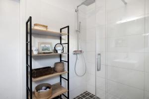 a bathroom with a shower and a glass shower stall at Apartment Dreiländer Blick in Wintersweiler +26 photos