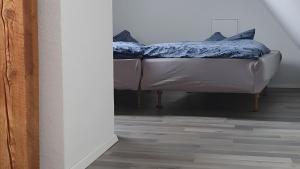 a bed sitting in a room with at Fewo Drei Gleichen Nr 1 in Wandersleben +2 photos