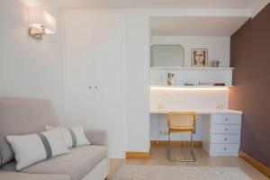 a living room with a couch and a desk at Santa Teresuca en Santander in Santander +9 photos