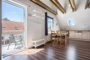 a kitchen and dining room with a table and chairs at Abendsonne in Koserow