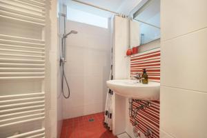 a bathroom with a sink and a shower at Studio in Steinhude +15 photos