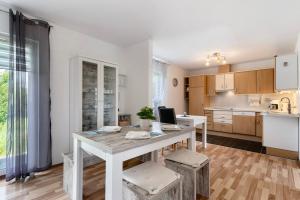 a kitchen with a table and chairs in a room at Ferienhaus Waldfee in Reutin