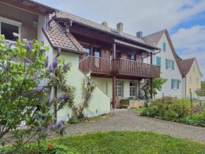 a house with a balcony on the side of it at Obst- und Ferienhof Lehle in Immenstaad am Bodensee