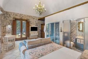 a bedroom with a bed and a television in it at Romantico casale di lusso con Spa in Conca dei Marini