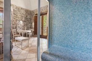 a room with a blue tile wall and a table at Romantico casale di lusso con Spa in Conca dei Marini