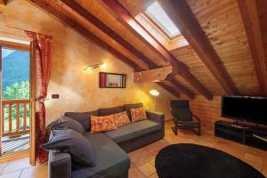a living room with a couch and a tv at Anita Haus - Issime in Issime