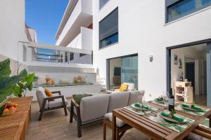 a living room with a table and chairs at The Olive Tree Apartment in Tavira