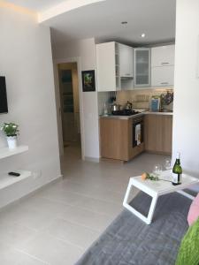 A kitchen or kitchenette at Apartment Los Cristianos