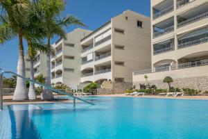 a swimming pool in front of a building at Apartamento Marina in Arona