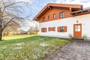 a house with a green yard in front of it at Haus am Hof in Kirchseeon