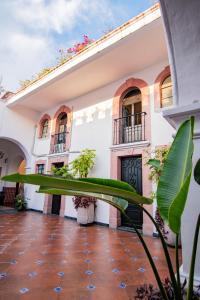 a courtyard of a house with a tile floor at Hotel Catedral in Cuernavaca