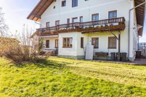 an exterior view of a house with a large yard at Haus am Hof in Kirchseeon +125 photos