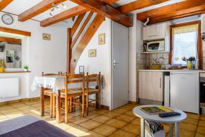 a kitchen and dining room with a table and chairs at Gite Gewurz n°4 à Kaysersberg in Kaysersberg