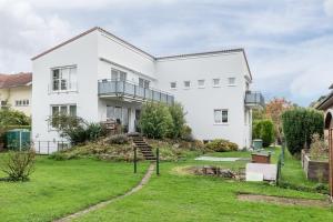 a white house with a yard at Ferienwohnungen Böhme in Konstanz