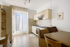 a kitchen with a table and a dining room at Haus Burger Vilpian in Vilpiano