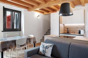 a kitchen with a couch and a table in a room at Sogno Alpino in Caspoggio
