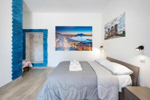 a bedroom with a bed and a painting on the wall at Bed And Breakfast Il Ceppo Wild in Pimonte