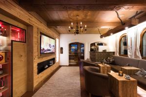 a restaurant with couches and tables in a room at Hotel Stubaierhof in Neustift im Stubaital