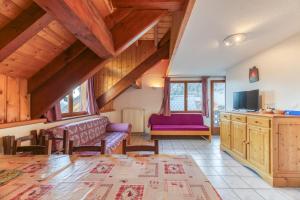a living room with a couch and a table at Chalet de l'Ardoisière in Saint-Colomban-des-Villards
